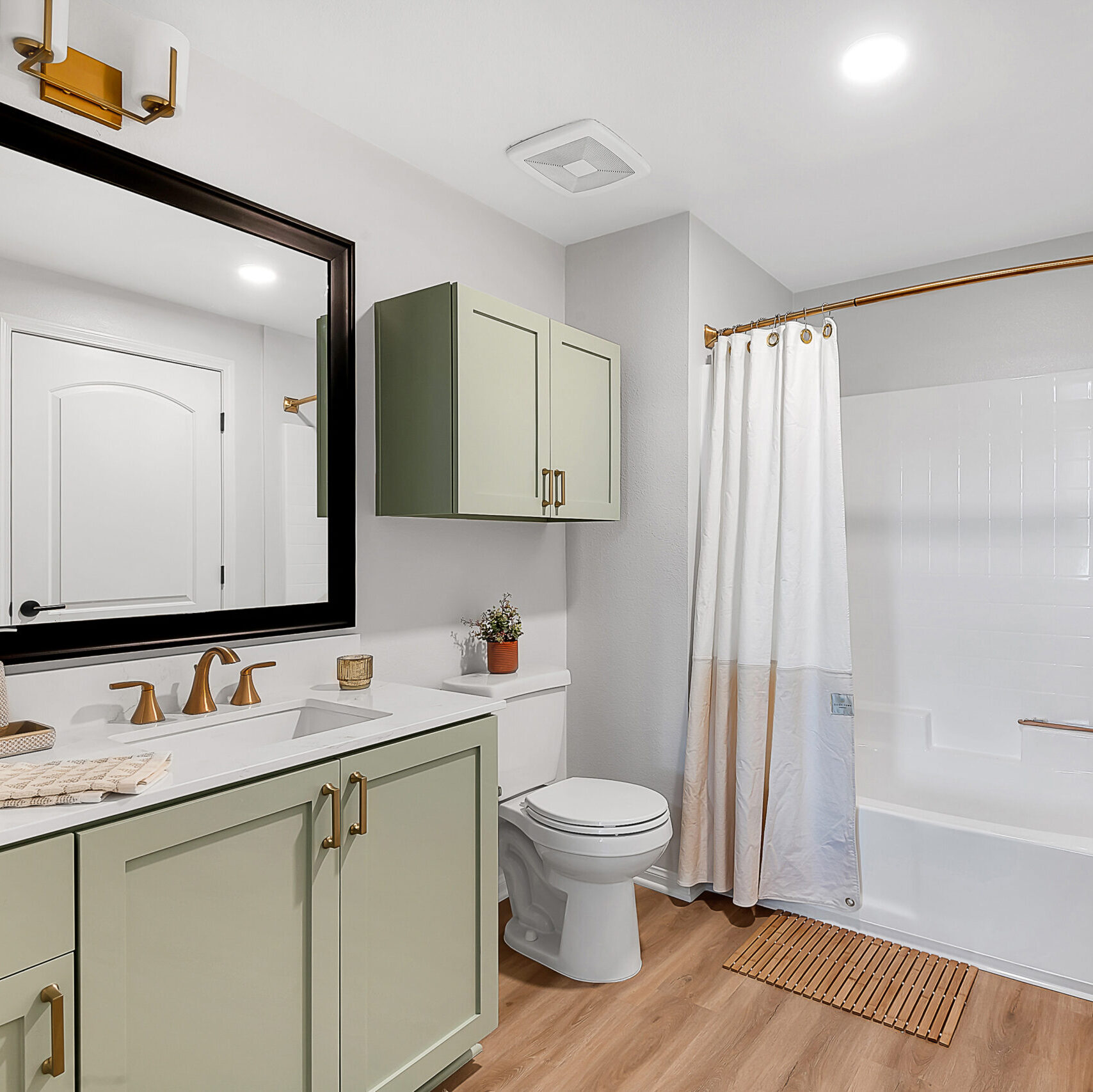 Elara - Bathroom